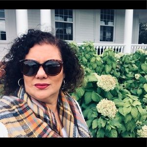 Meet your Posher, Caroline